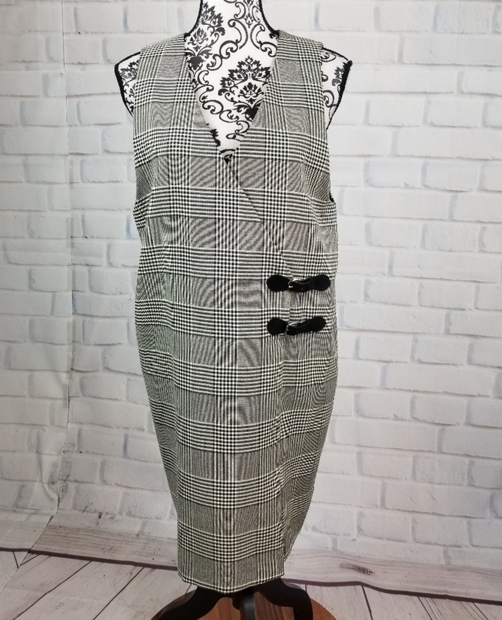 Donna Ricco size 6p faux wrap side buckle dress